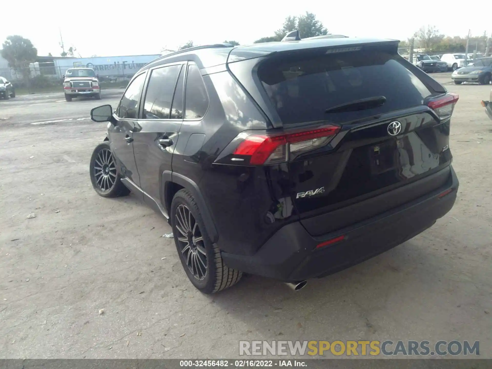 3 Photograph of a damaged car JTMC1RFV2KD500061 TOYOTA RAV4 2019