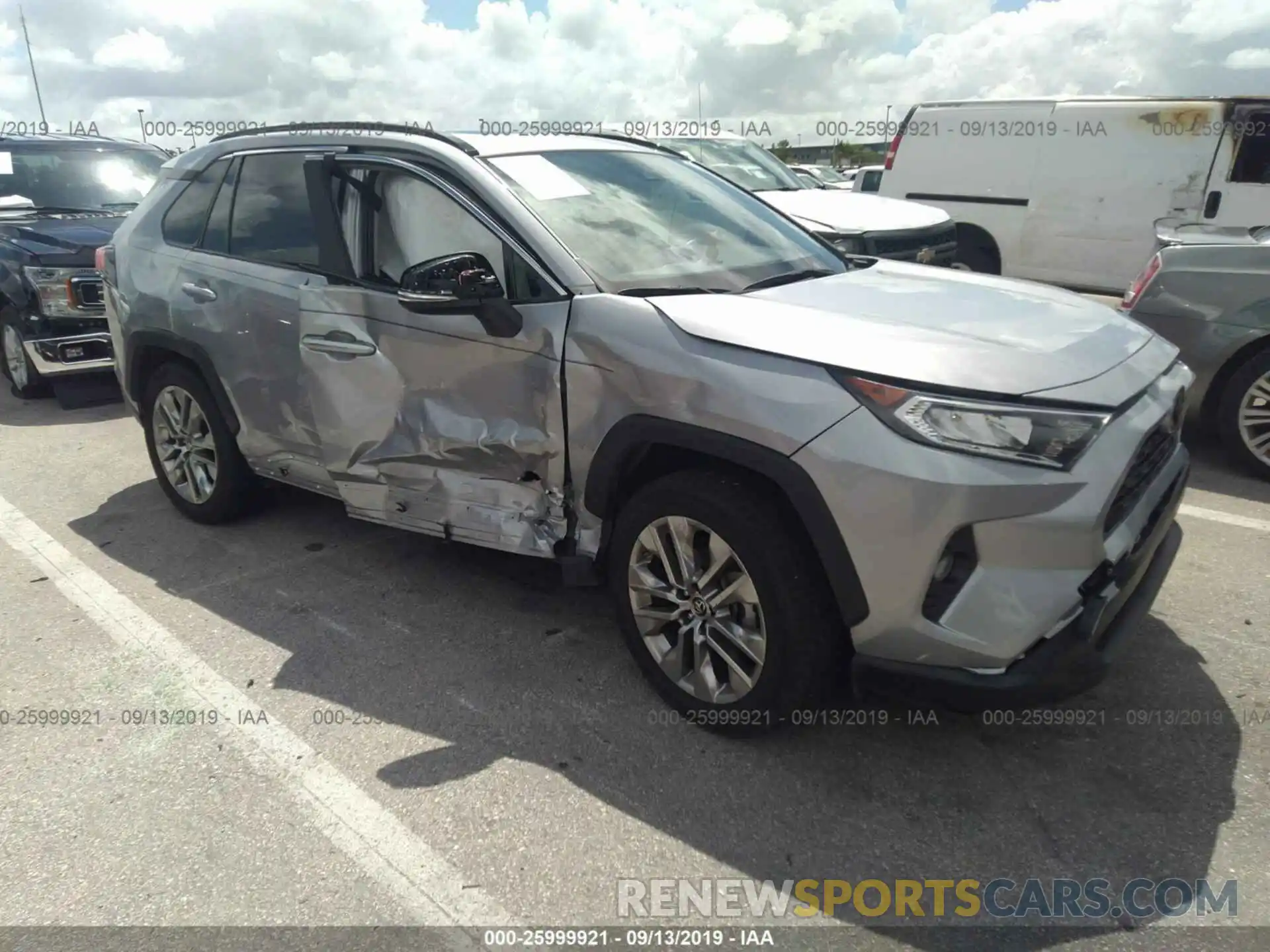 1 Photograph of a damaged car JTMC1RFV3KD008333 TOYOTA RAV4 2019