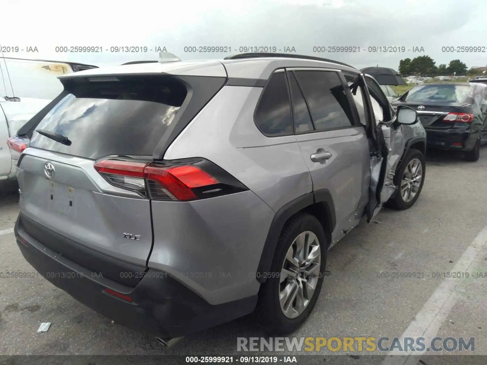 4 Photograph of a damaged car JTMC1RFV3KD008333 TOYOTA RAV4 2019