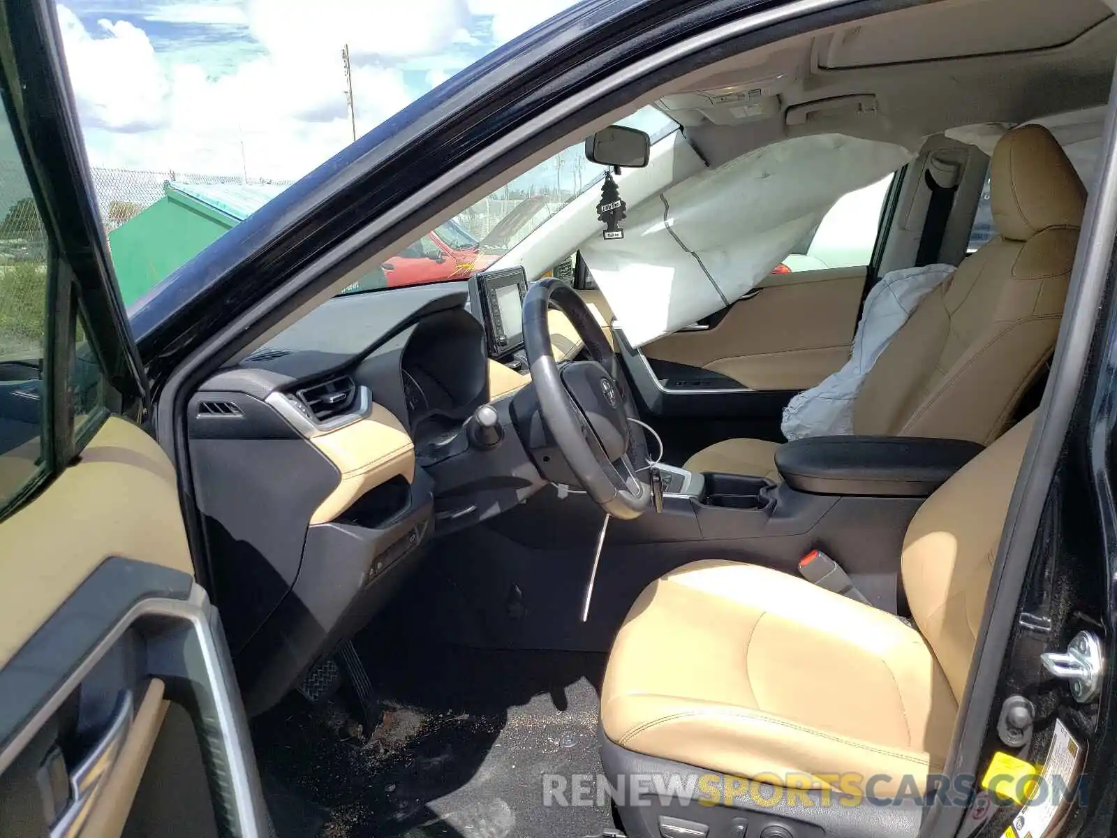 5 Photograph of a damaged car JTMC1RFV3KD012060 TOYOTA RAV4 2019