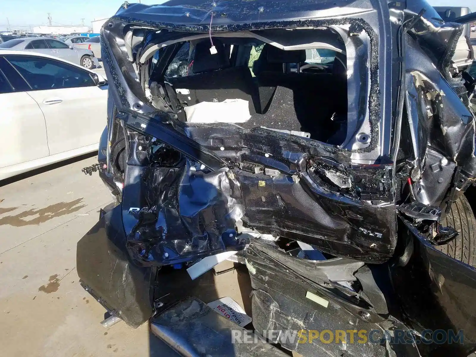 9 Photograph of a damaged car JTMC1RFV3KD040604 TOYOTA RAV4 2019