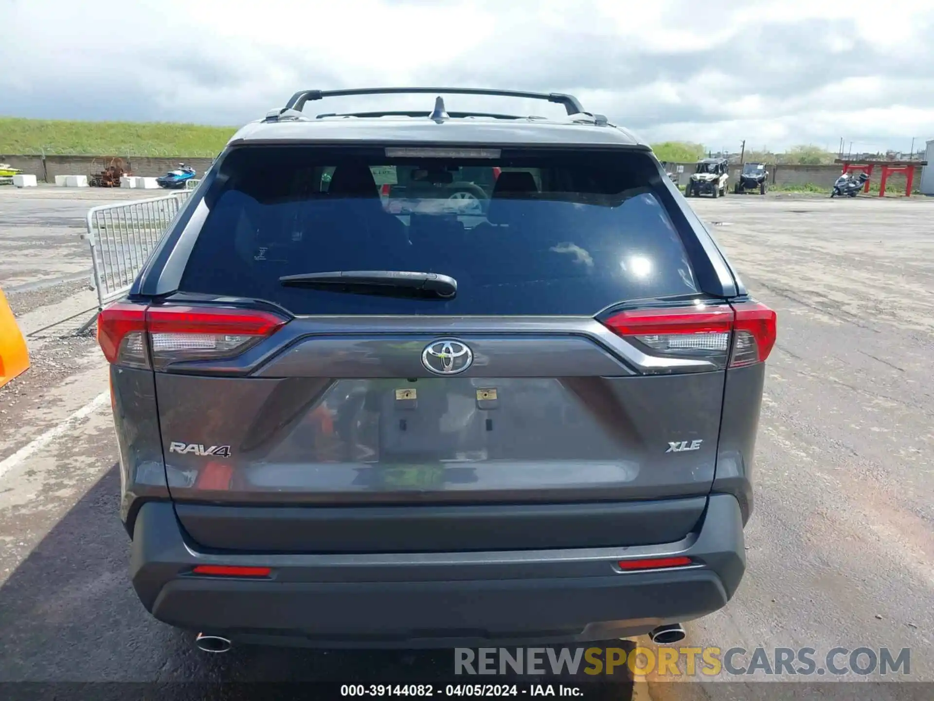 16 Photograph of a damaged car JTMC1RFV3KJ014229 TOYOTA RAV4 2019