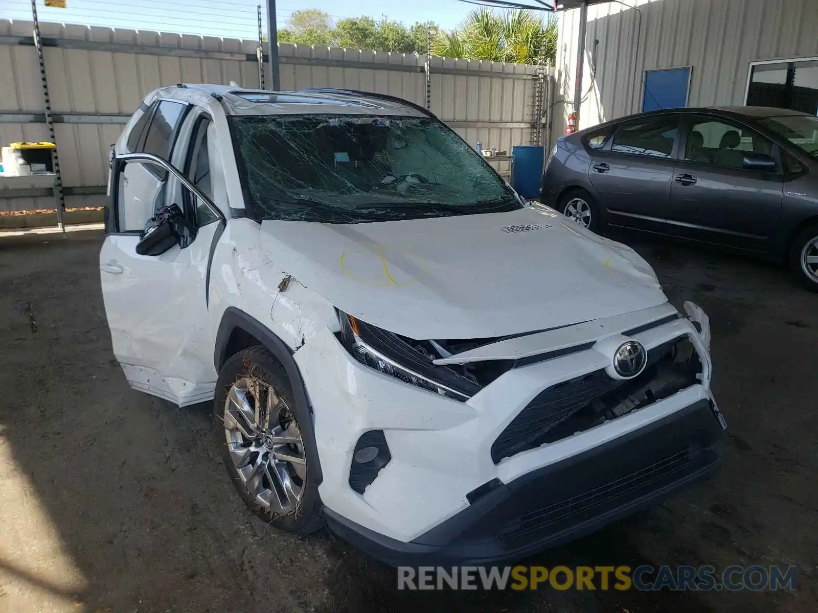 1 Photograph of a damaged car JTMC1RFV3KJ014571 TOYOTA RAV4 2019