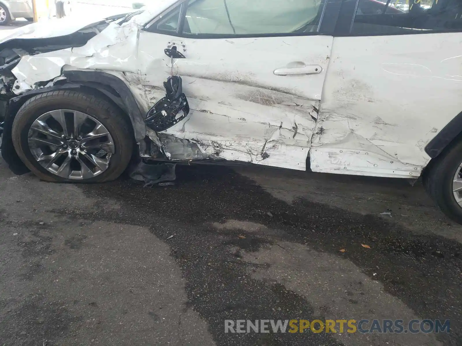 10 Photograph of a damaged car JTMC1RFV3KJ014571 TOYOTA RAV4 2019