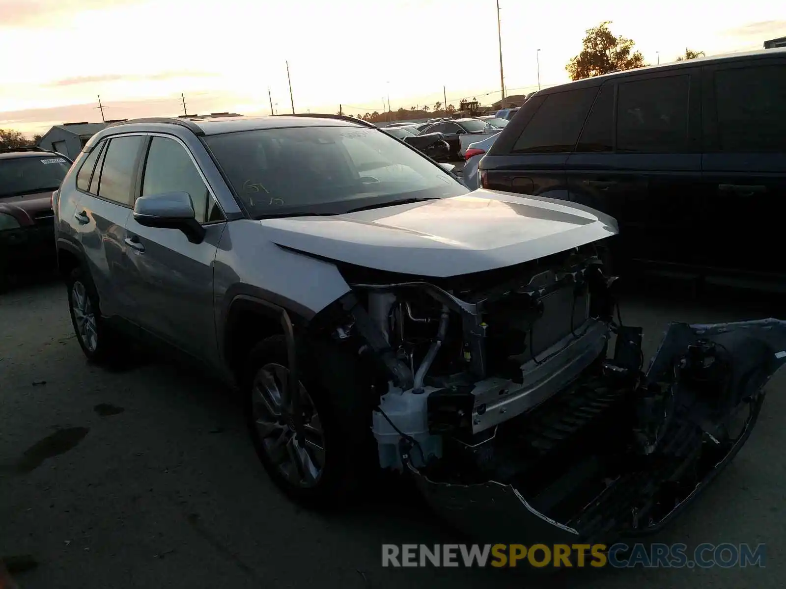 1 Photograph of a damaged car JTMC1RFV4KD033998 TOYOTA RAV4 2019