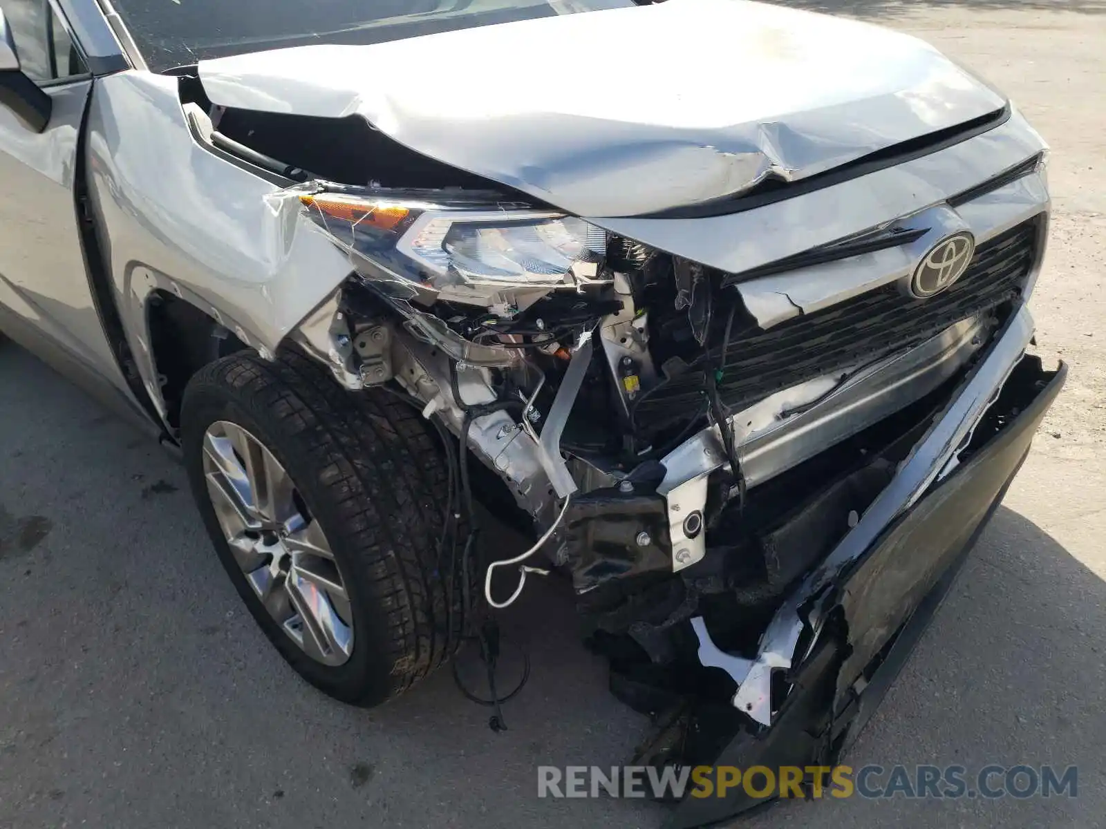 9 Photograph of a damaged car JTMC1RFV5KJ003622 TOYOTA RAV4 2019