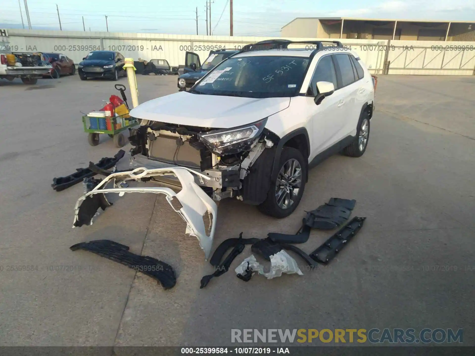 2 Photograph of a damaged car JTMC1RFV6KJ004259 TOYOTA RAV4 2019