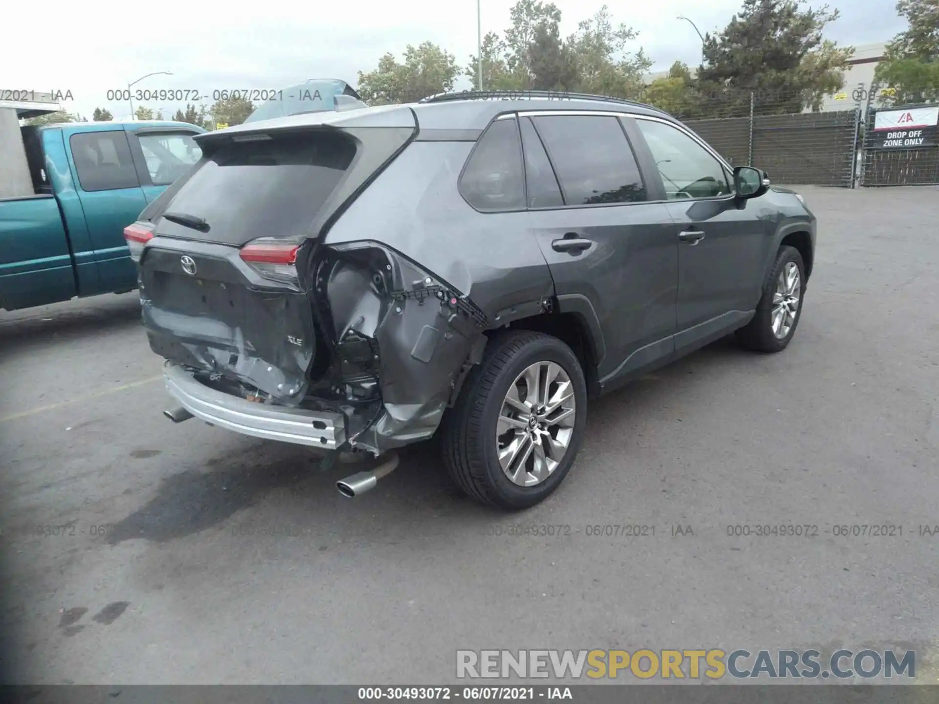 4 Photograph of a damaged car JTMC1RFV7KD008917 TOYOTA RAV4 2019