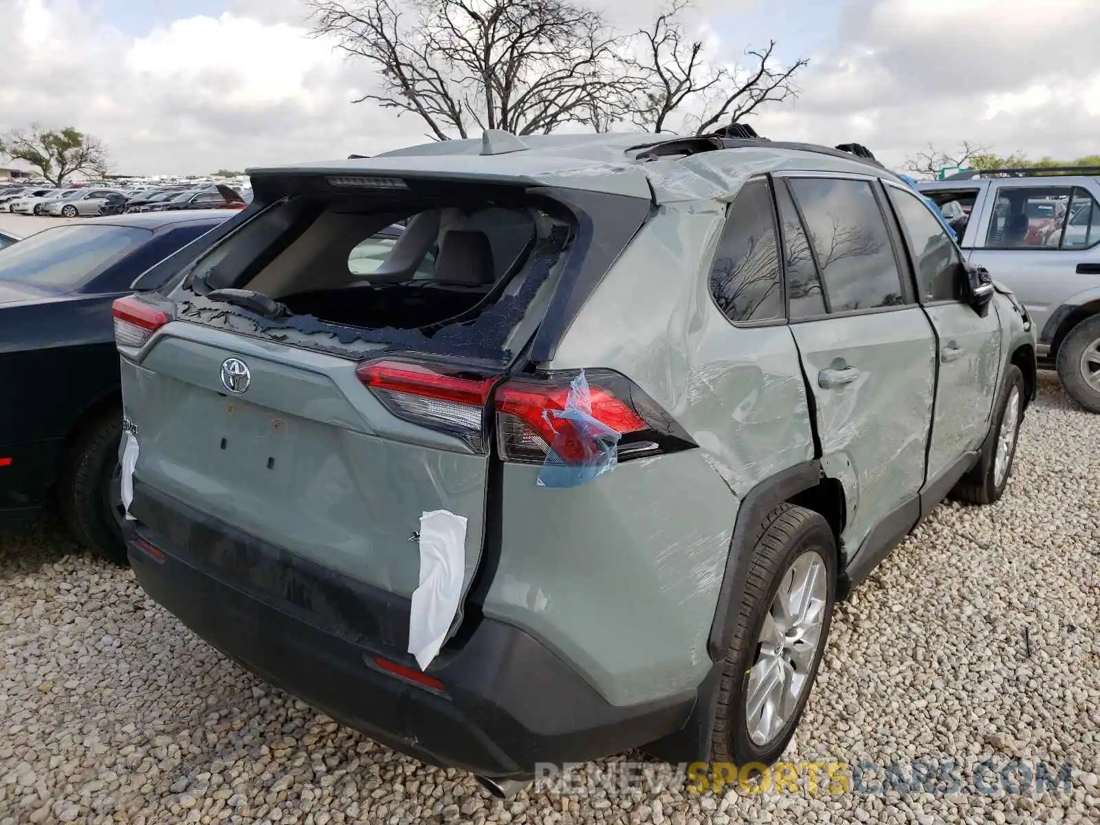 4 Photograph of a damaged car JTMC1RFV7KD022381 TOYOTA RAV4 2019