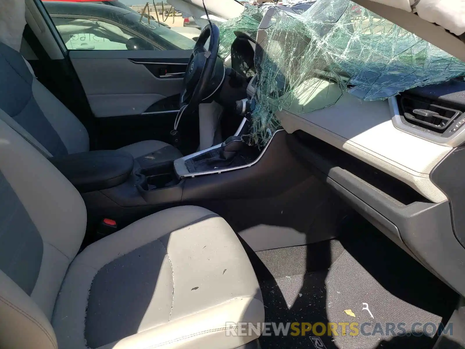 5 Photograph of a damaged car JTMC1RFV7KD022381 TOYOTA RAV4 2019