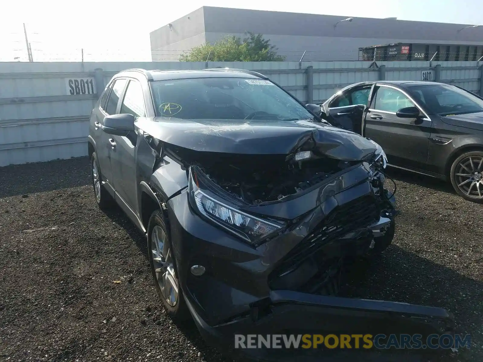 1 Photograph of a damaged car JTMC1RFV7KD031226 TOYOTA RAV4 2019