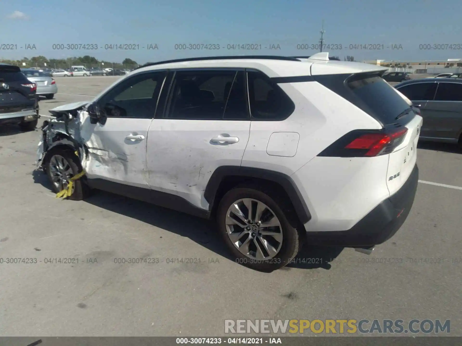 3 Photograph of a damaged car JTMC1RFV7KD039438 TOYOTA RAV4 2019