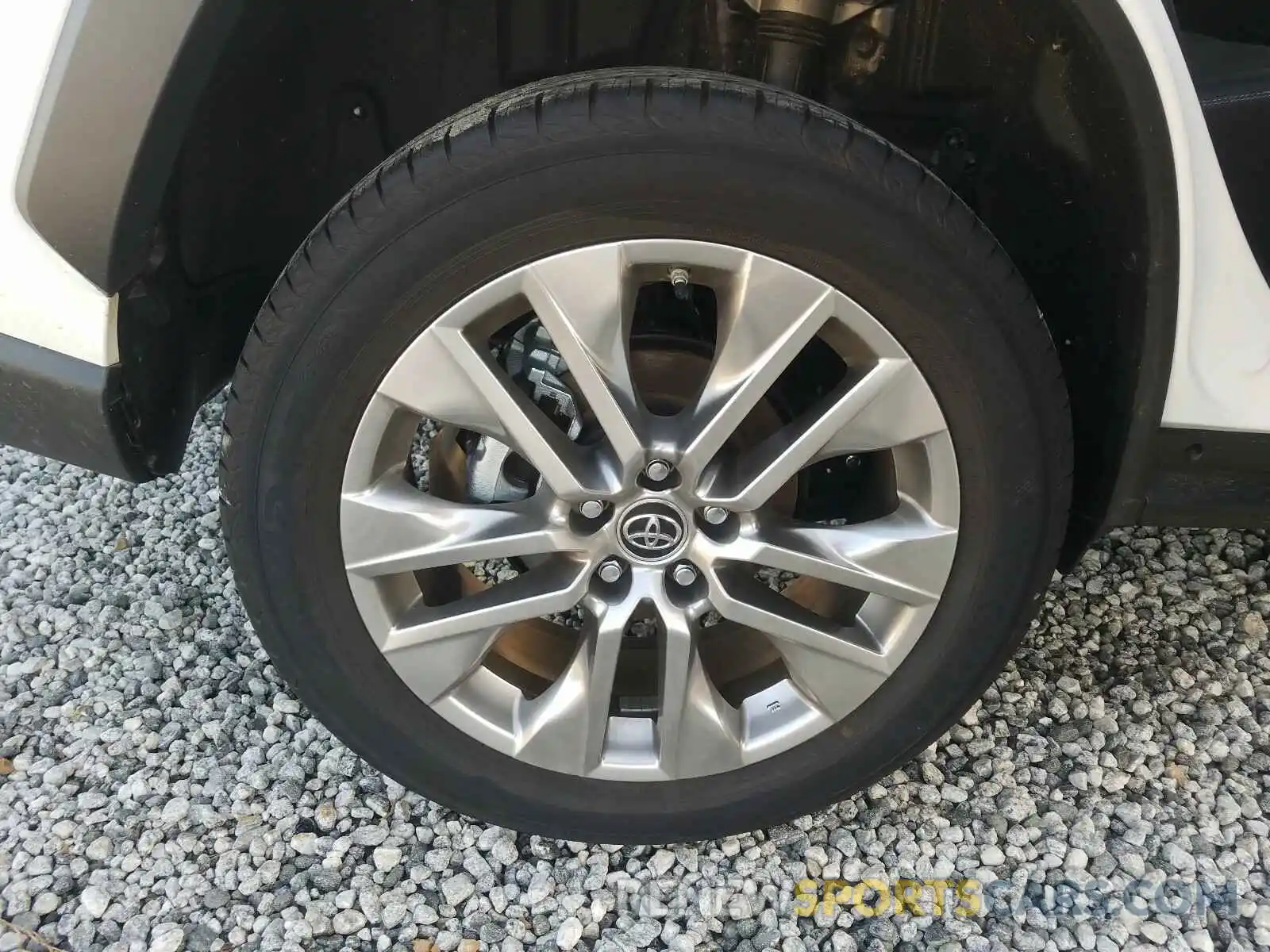 8 Photograph of a damaged car JTMC1RFV8KD015973 TOYOTA RAV4 2019