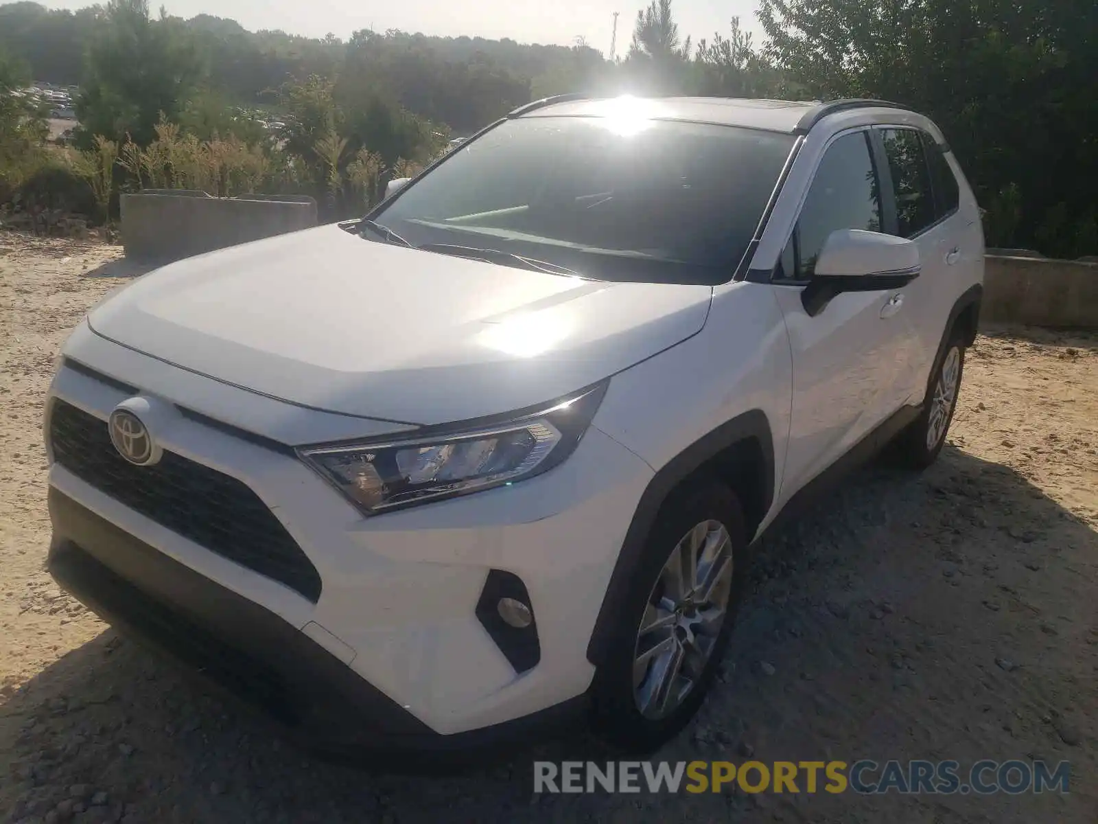 2 Photograph of a damaged car JTMC1RFVXKD032807 TOYOTA RAV4 2019