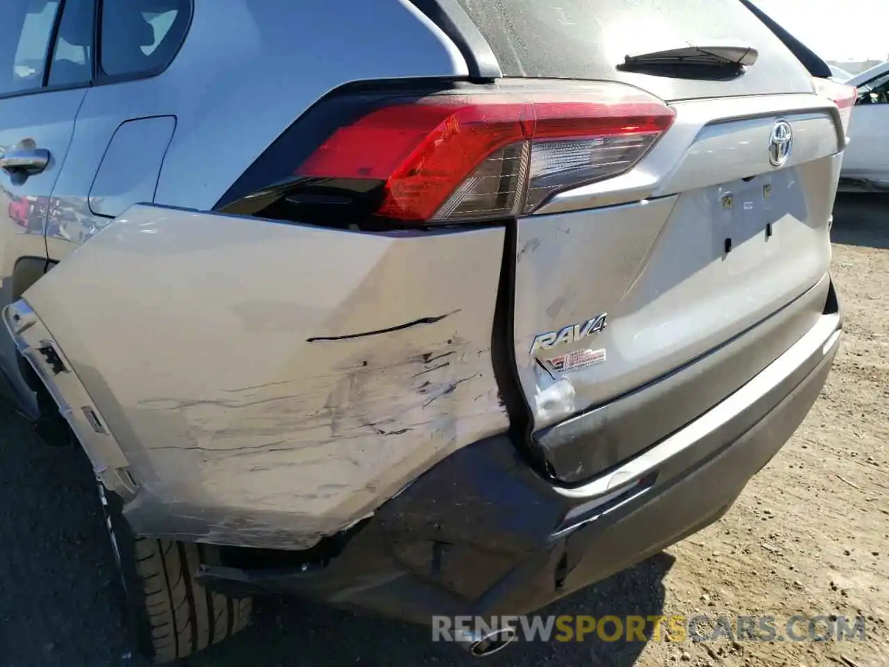 9 Photograph of a damaged car JTMC1RFVXKJ003289 TOYOTA RAV4 2019