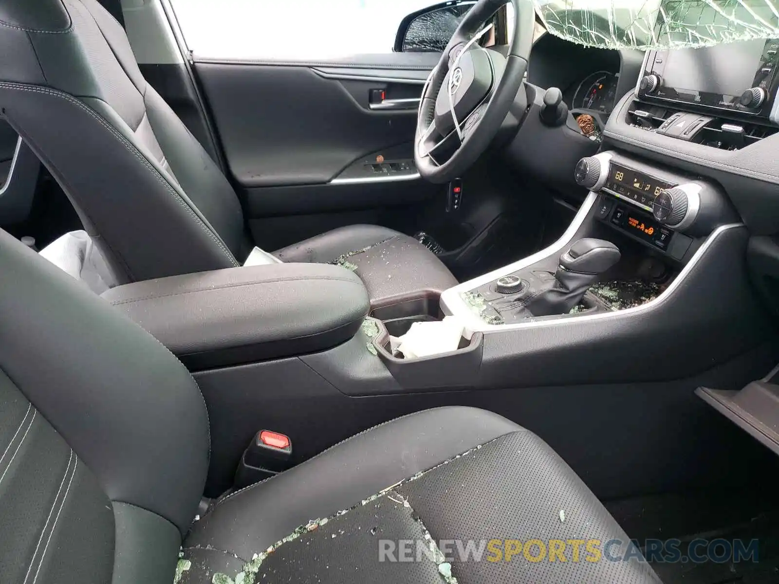 5 Photograph of a damaged car JTMDWRFV0KD516796 TOYOTA RAV4 2019