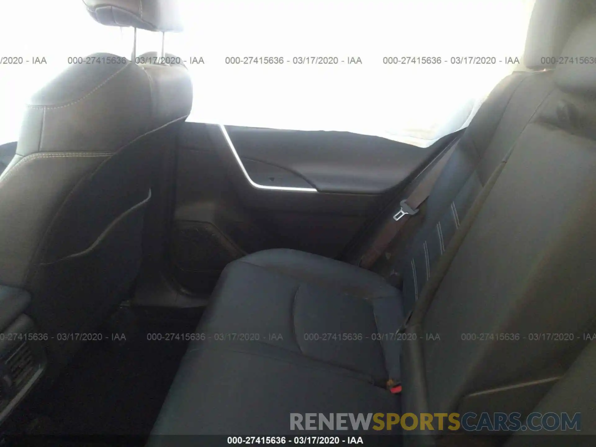 8 Фотография поврежденного автомобиля JTMDWRFV2KD012458 TOYOTA RAV4 2019