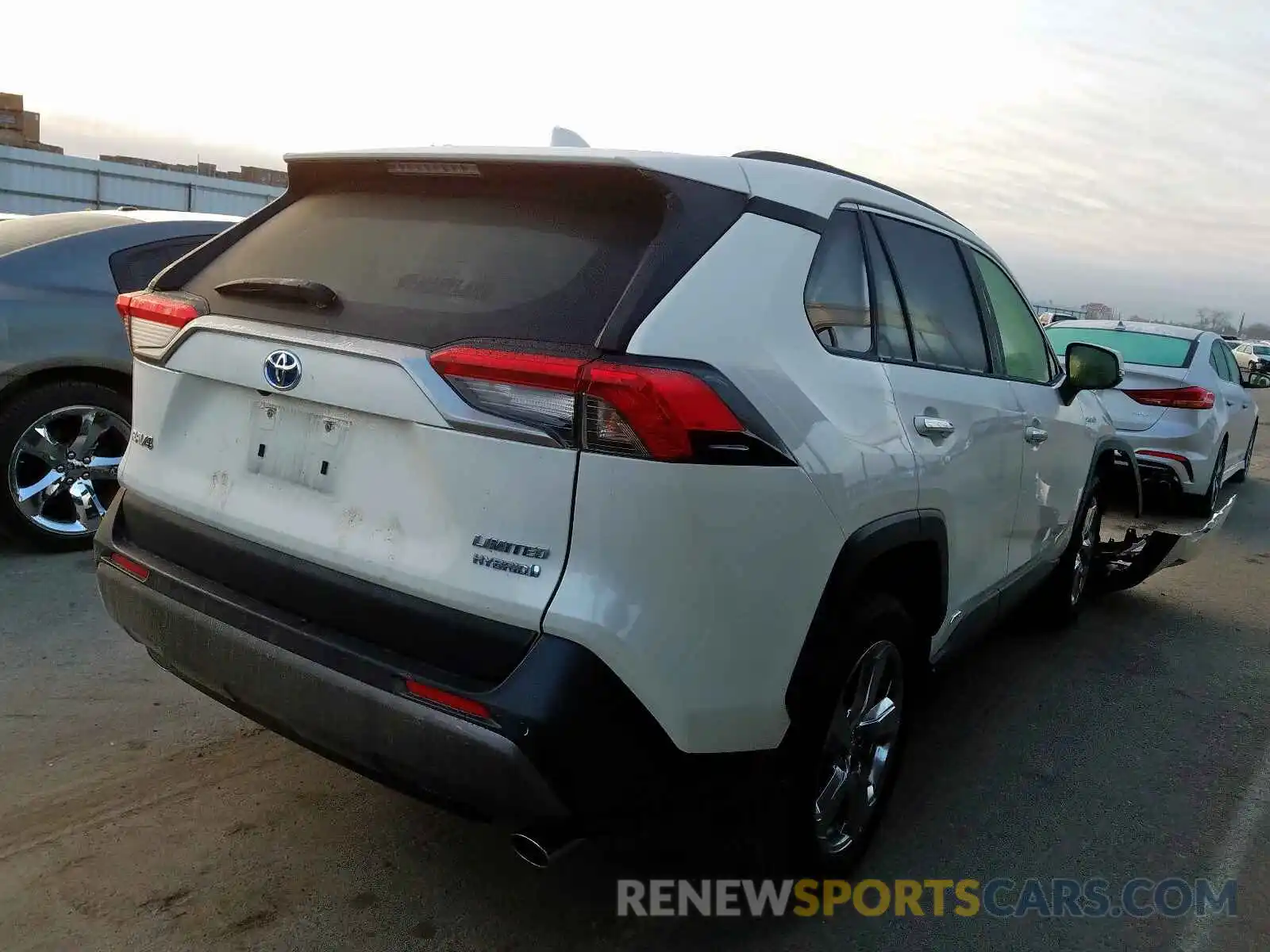 4 Фотография поврежденного автомобиля JTMDWRFV2KD500146 TOYOTA RAV4 2019