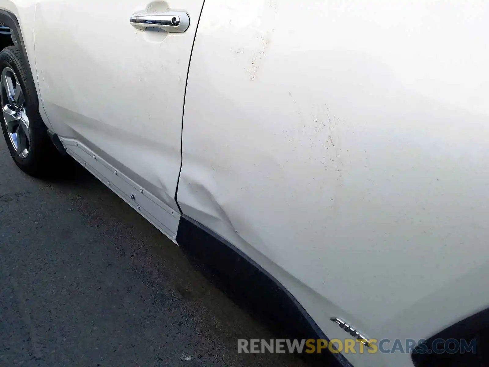 9 Photograph of a damaged car JTMDWRFV2KD500146 TOYOTA RAV4 2019