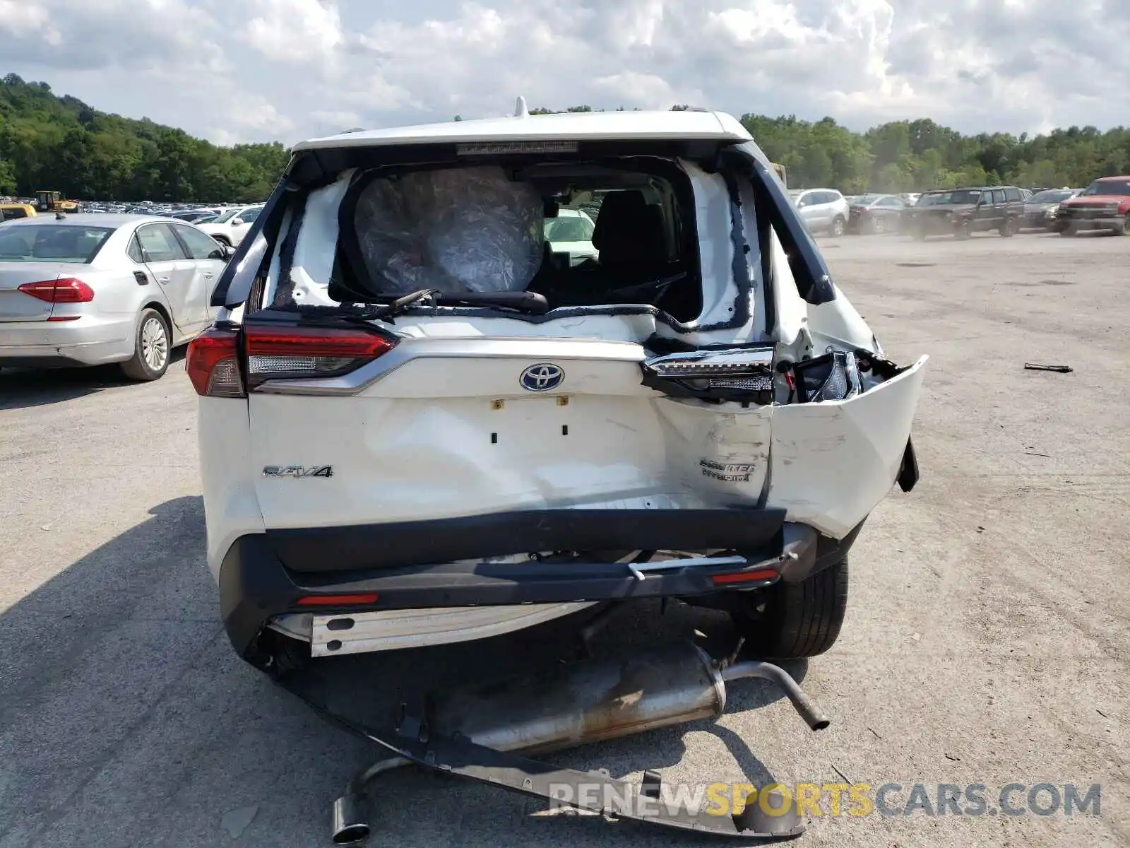 9 Photograph of a damaged car JTMDWRFV4KD012798 TOYOTA RAV4 2019