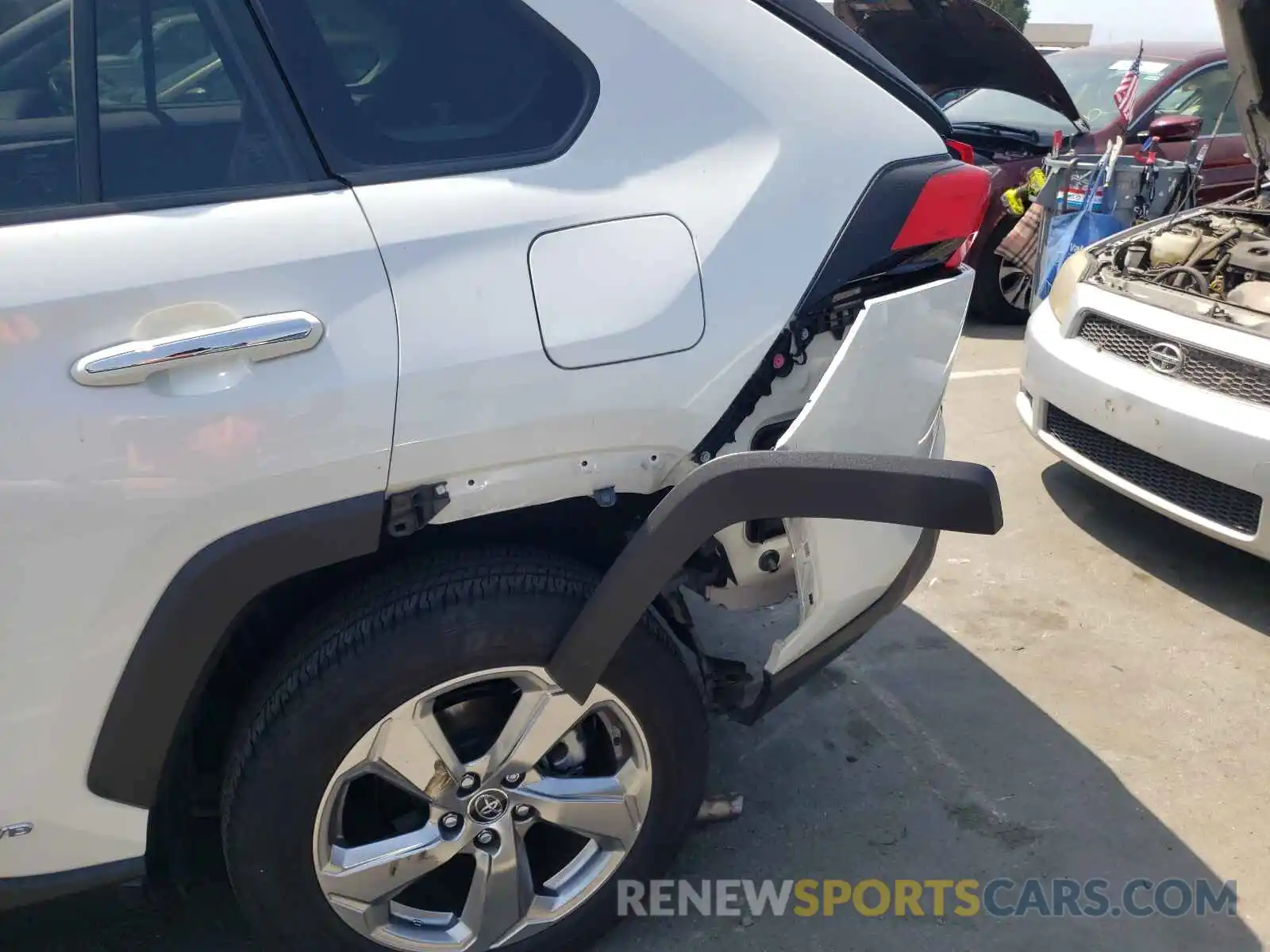 9 Photograph of a damaged car JTMDWRFV4KD514016 TOYOTA RAV4 2019