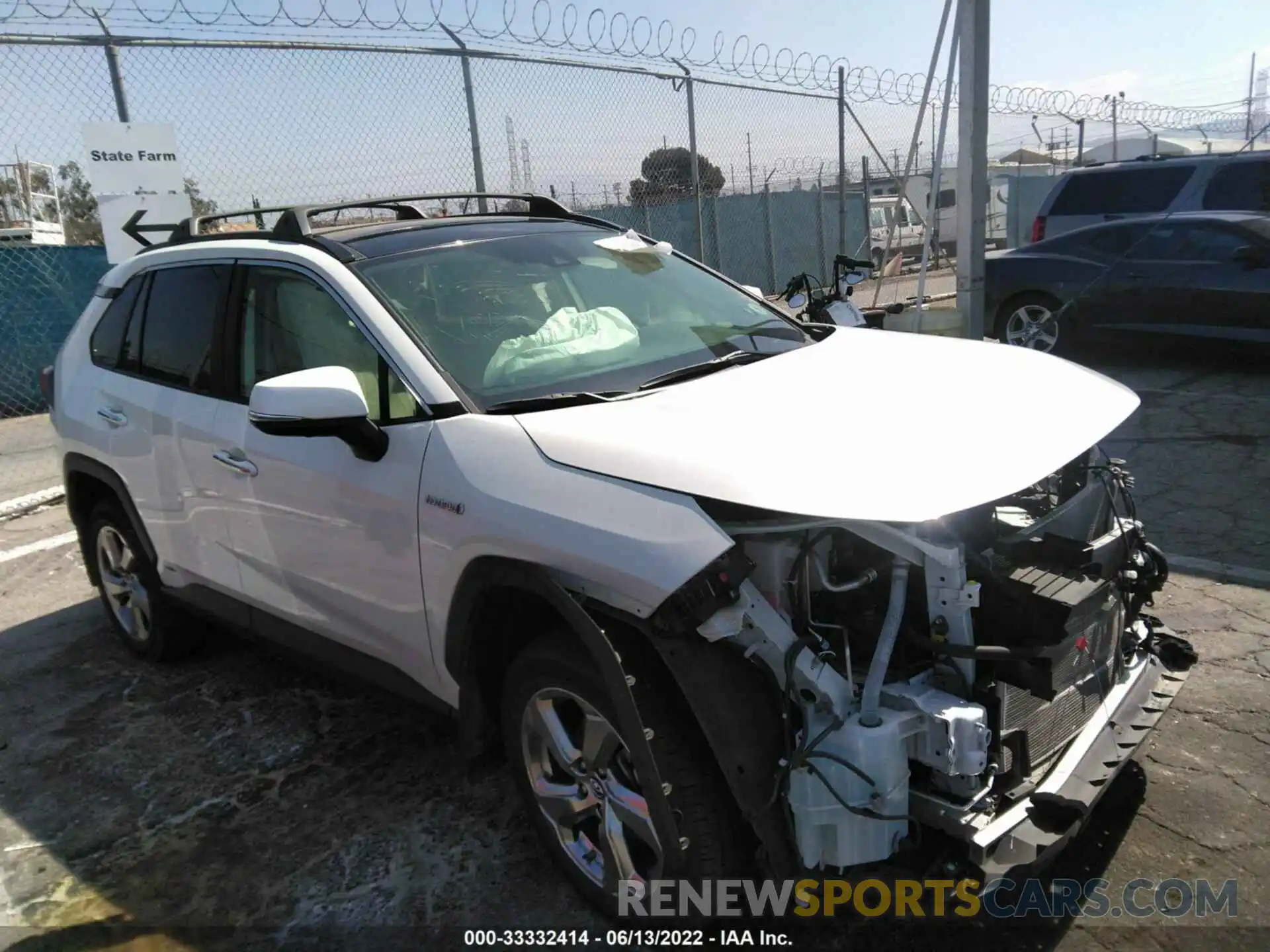 1 Photograph of a damaged car JTMDWRFV6KD506337 TOYOTA RAV4 2019