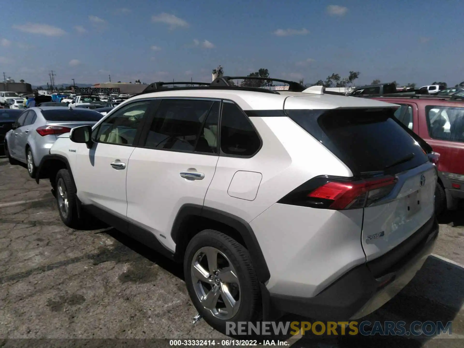 3 Фотография поврежденного автомобиля JTMDWRFV6KD506337 TOYOTA RAV4 2019