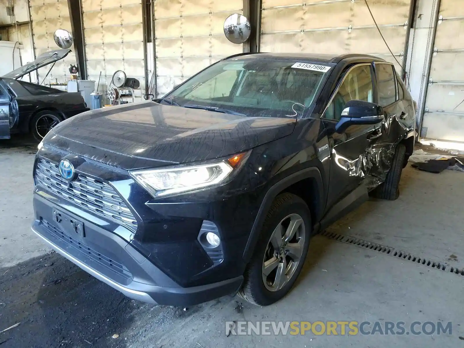 2 Фотография поврежденного автомобиля JTMDWRFV6KD513823 TOYOTA RAV4 2019