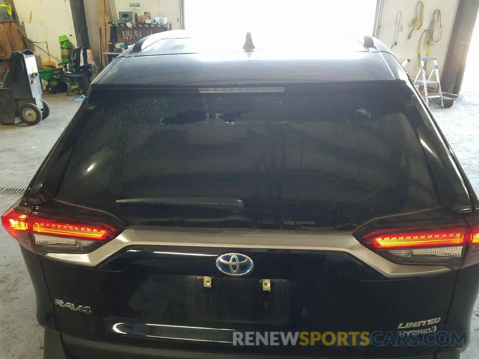 9 Photograph of a damaged car JTMDWRFV6KD513823 TOYOTA RAV4 2019