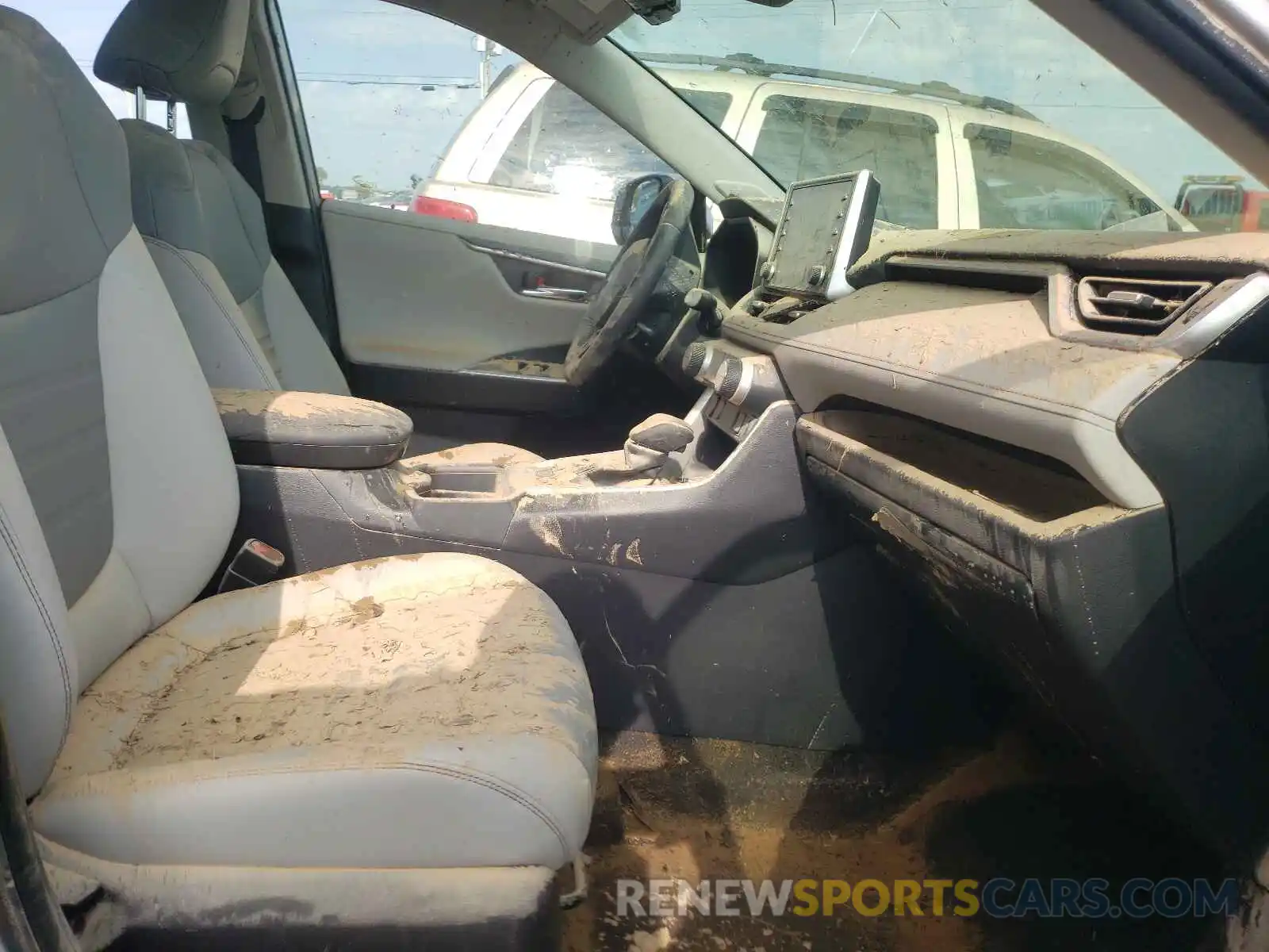 5 Photograph of a damaged car JTMDWRFV6KD514194 TOYOTA RAV4 2019