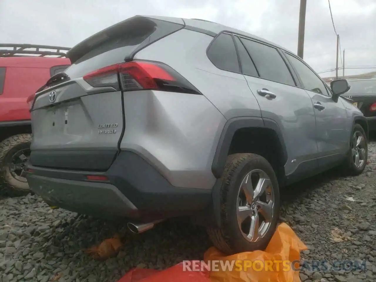 4 Photograph of a damaged car JTMDWRFV7KJ006303 TOYOTA RAV4 2019