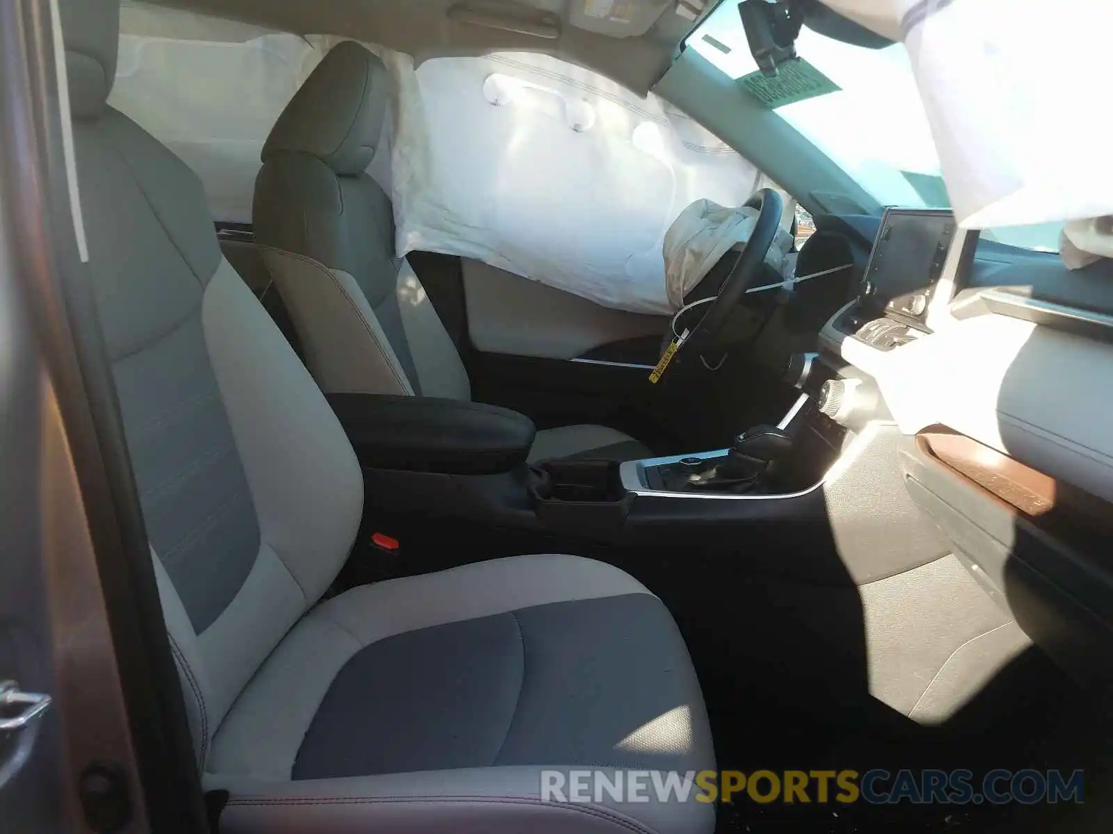 5 Photograph of a damaged car JTMDWRFV8KD018216 TOYOTA RAV4 2019