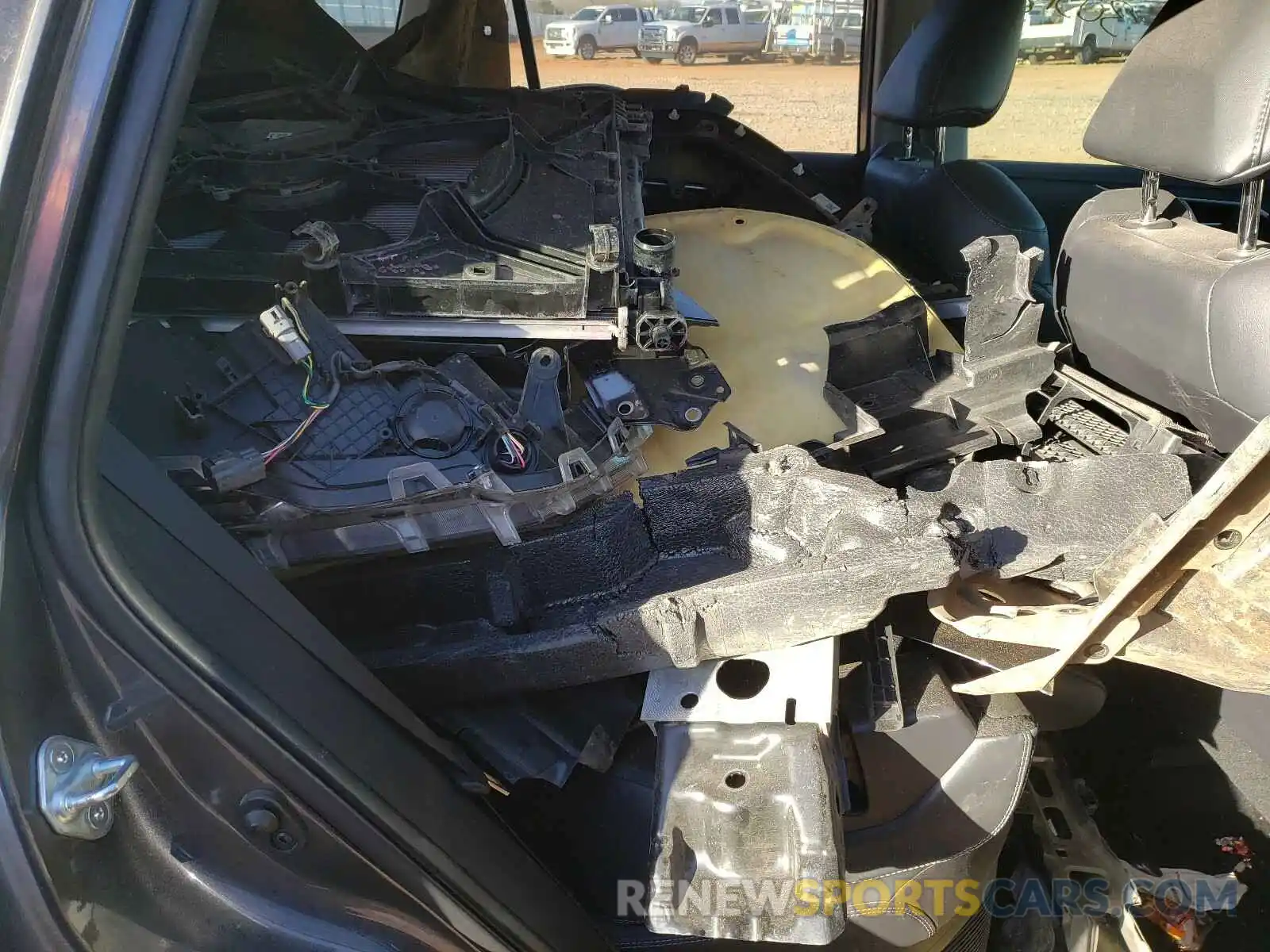 6 Фотография поврежденного автомобиля JTMDWRFV8KD511698 TOYOTA RAV4 2019