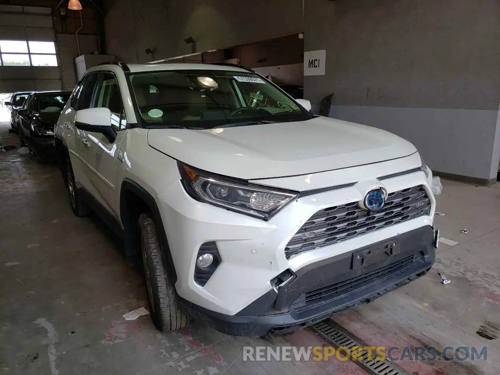 1 Photograph of a damaged car JTMDWRFV9KD017513 TOYOTA RAV4 2019