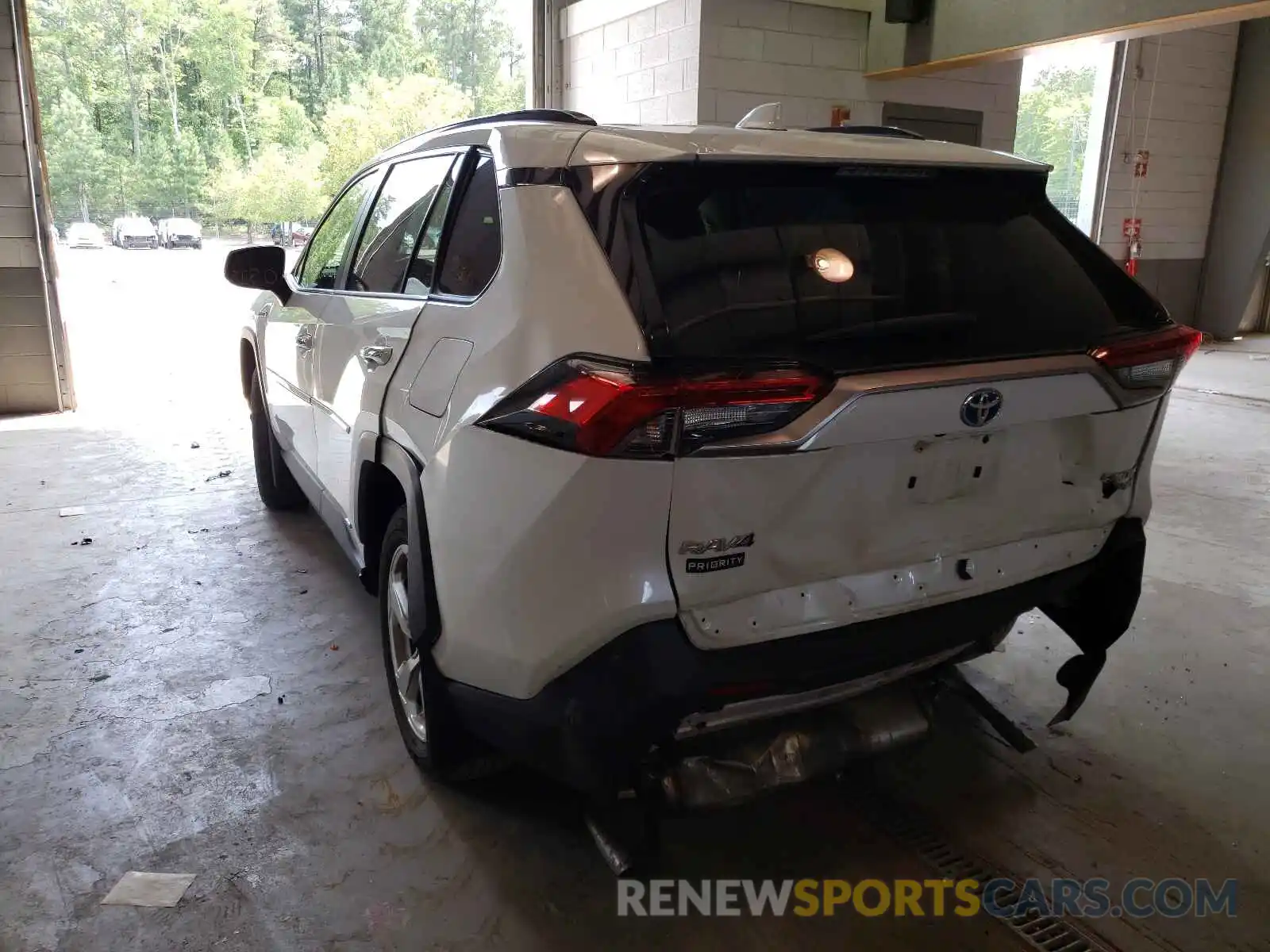 3 Photograph of a damaged car JTMDWRFV9KD017513 TOYOTA RAV4 2019