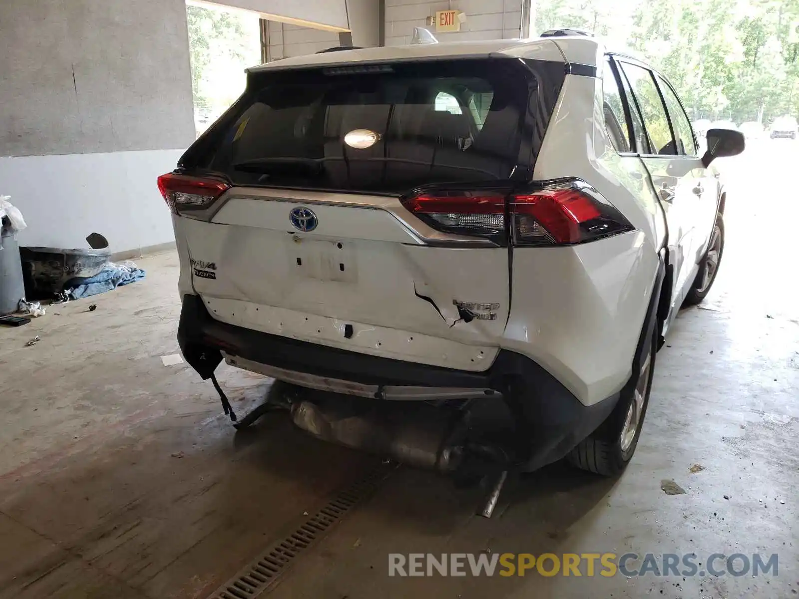 9 Photograph of a damaged car JTMDWRFV9KD017513 TOYOTA RAV4 2019