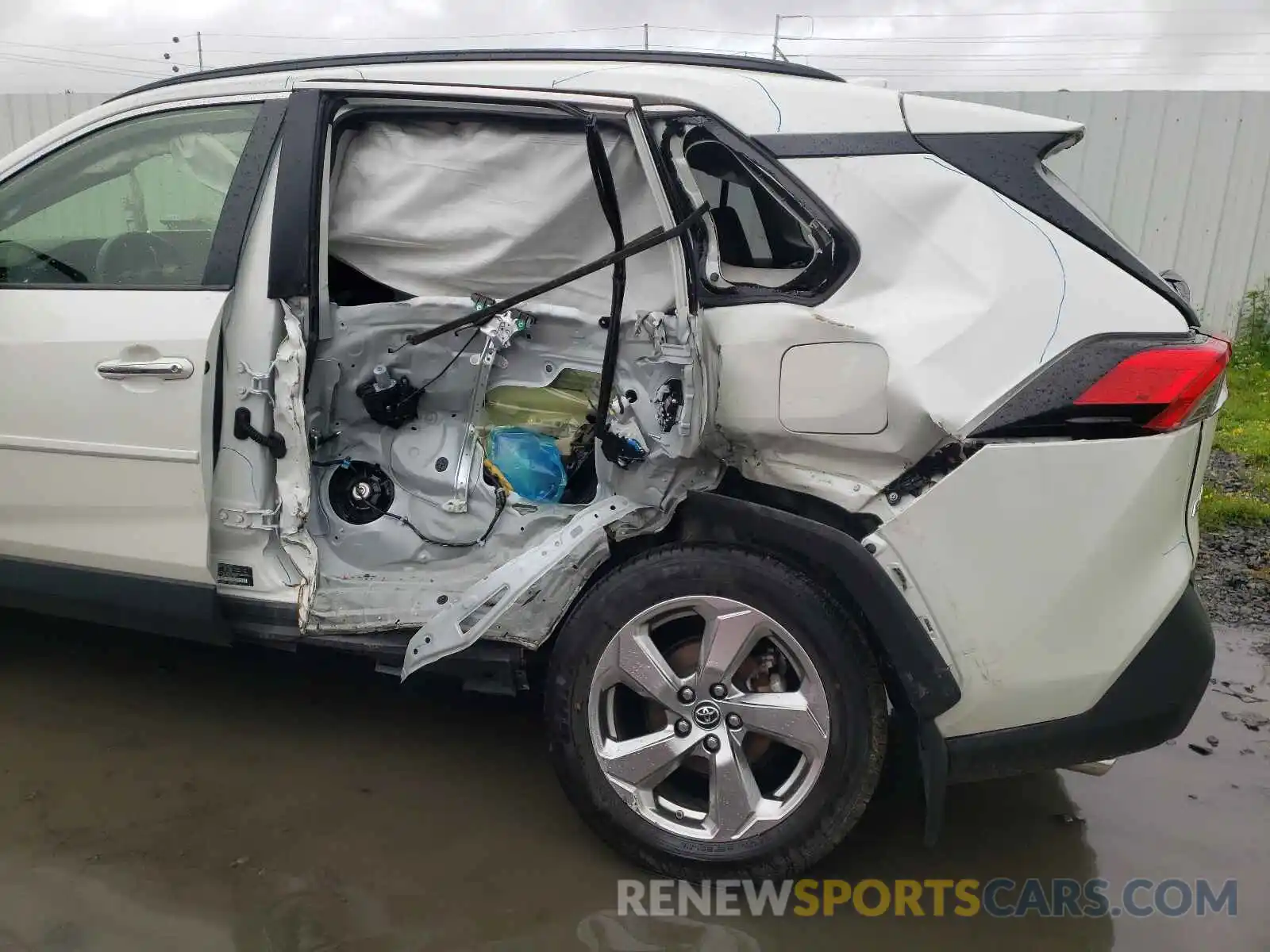 9 Photograph of a damaged car JTMDWRFV9KD514755 TOYOTA RAV4 2019