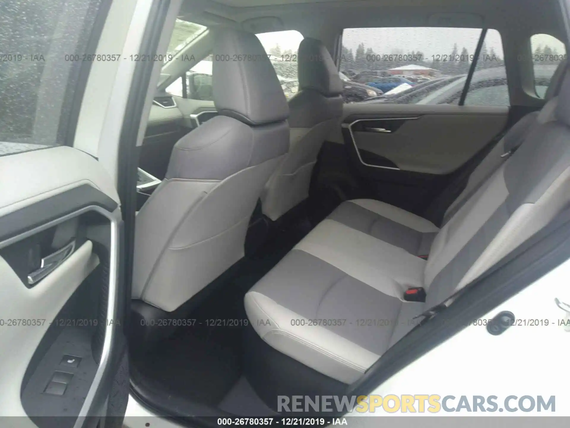 8 Фотография поврежденного автомобиля JTMDWRFVXKD516109 TOYOTA RAV4 2019