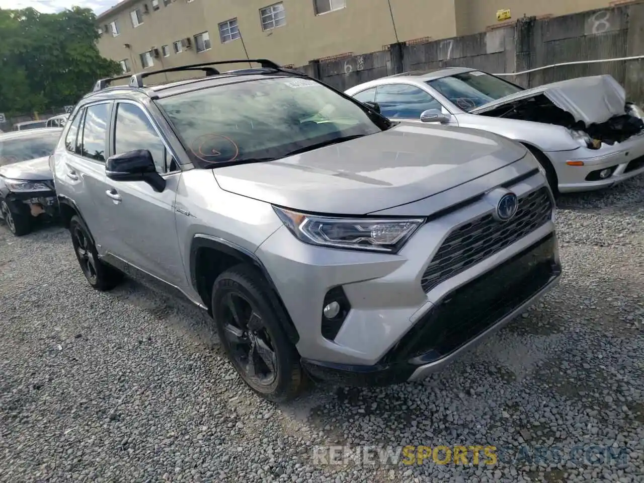 1 Photograph of a damaged car JTMEWRFV0KJ018782 TOYOTA RAV4 2019