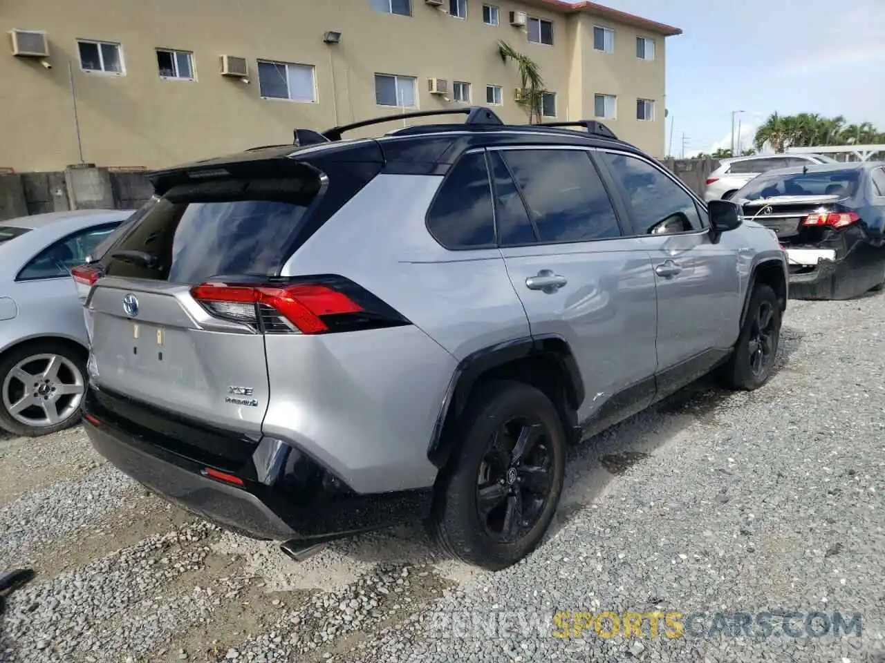 4 Photograph of a damaged car JTMEWRFV0KJ018782 TOYOTA RAV4 2019