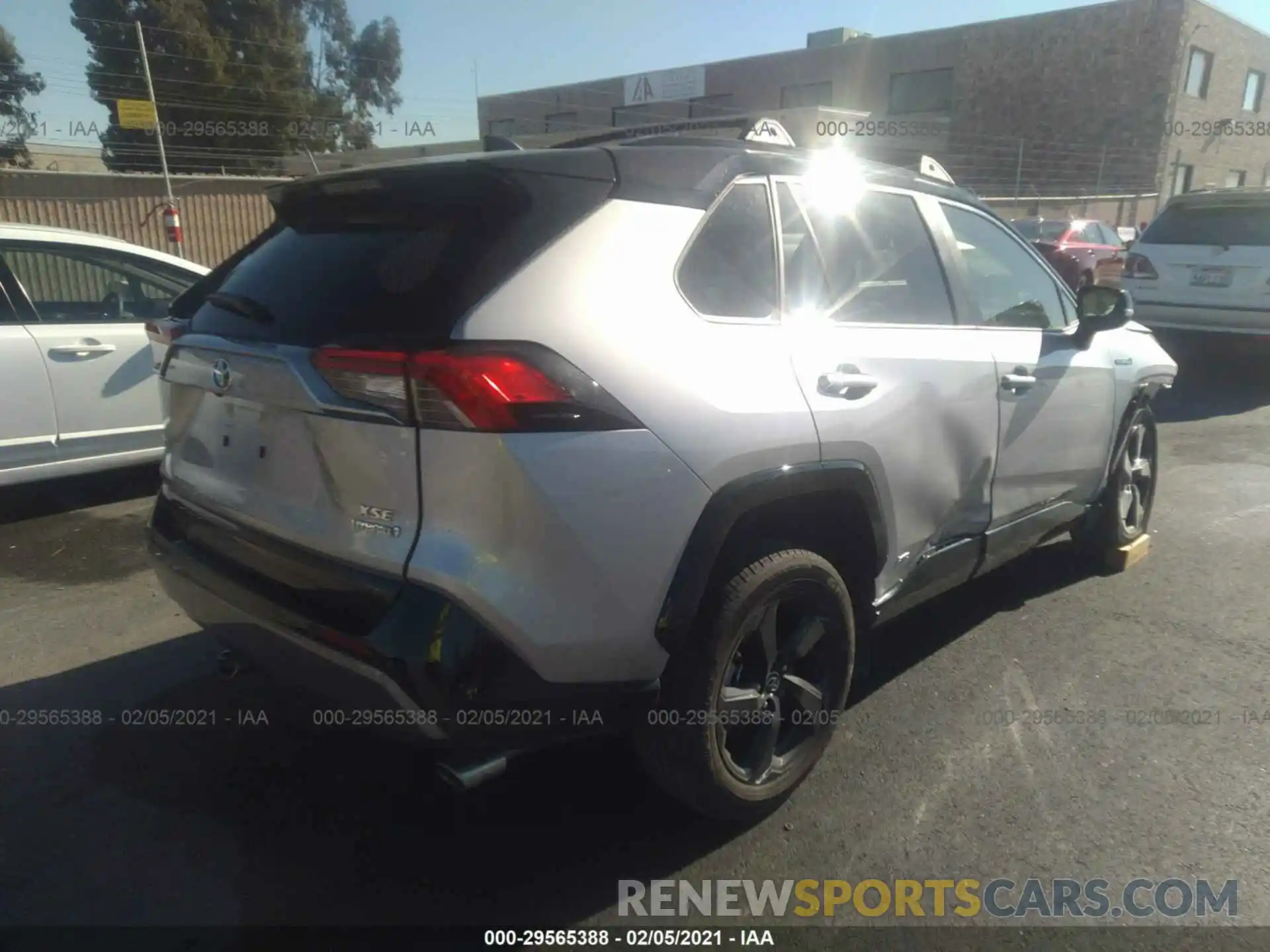 4 Photograph of a damaged car JTMEWRFV0KJ024601 TOYOTA RAV4 2019