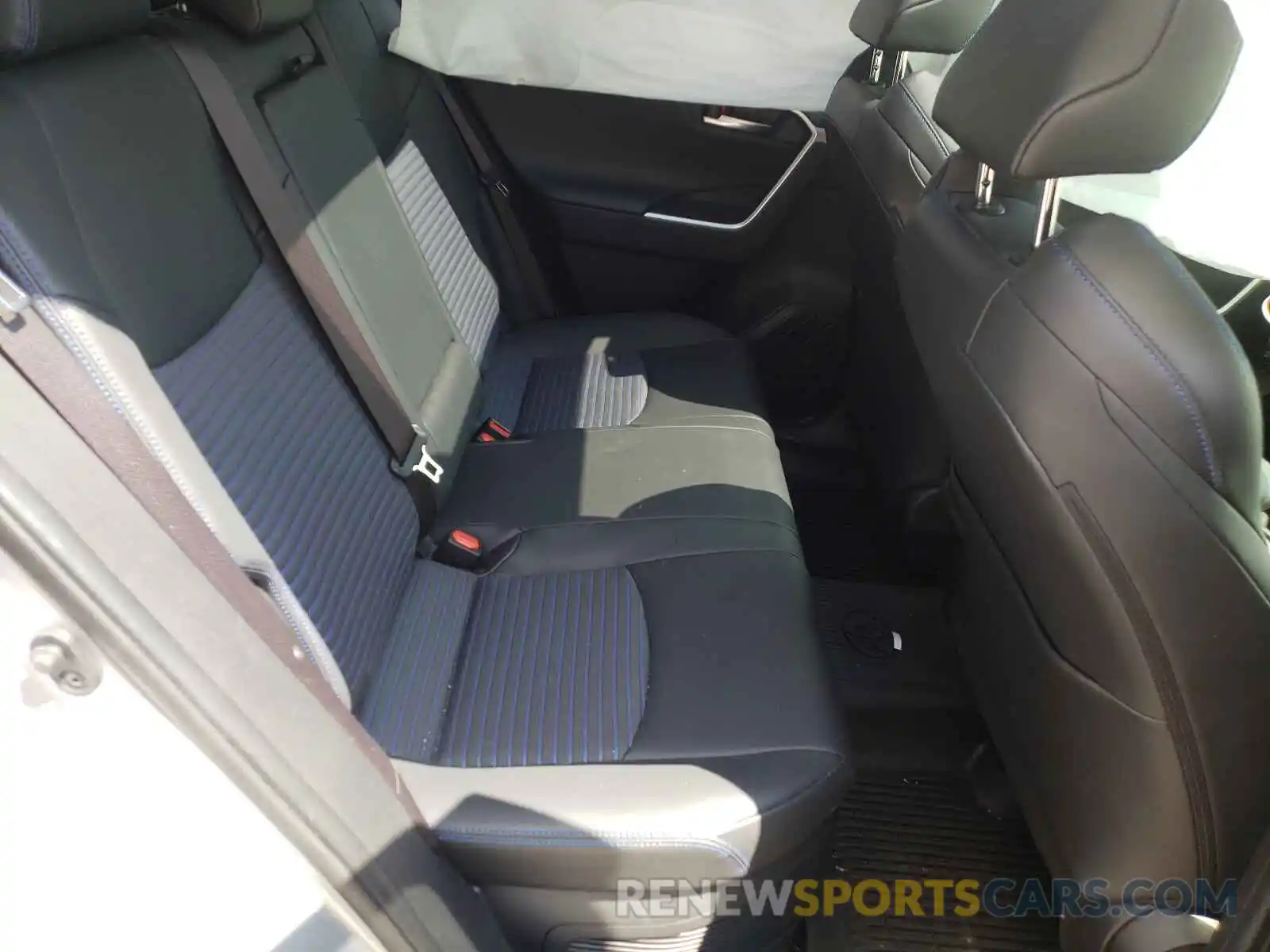 6 Photograph of a damaged car JTMEWRFV1KD514009 TOYOTA RAV4 2019