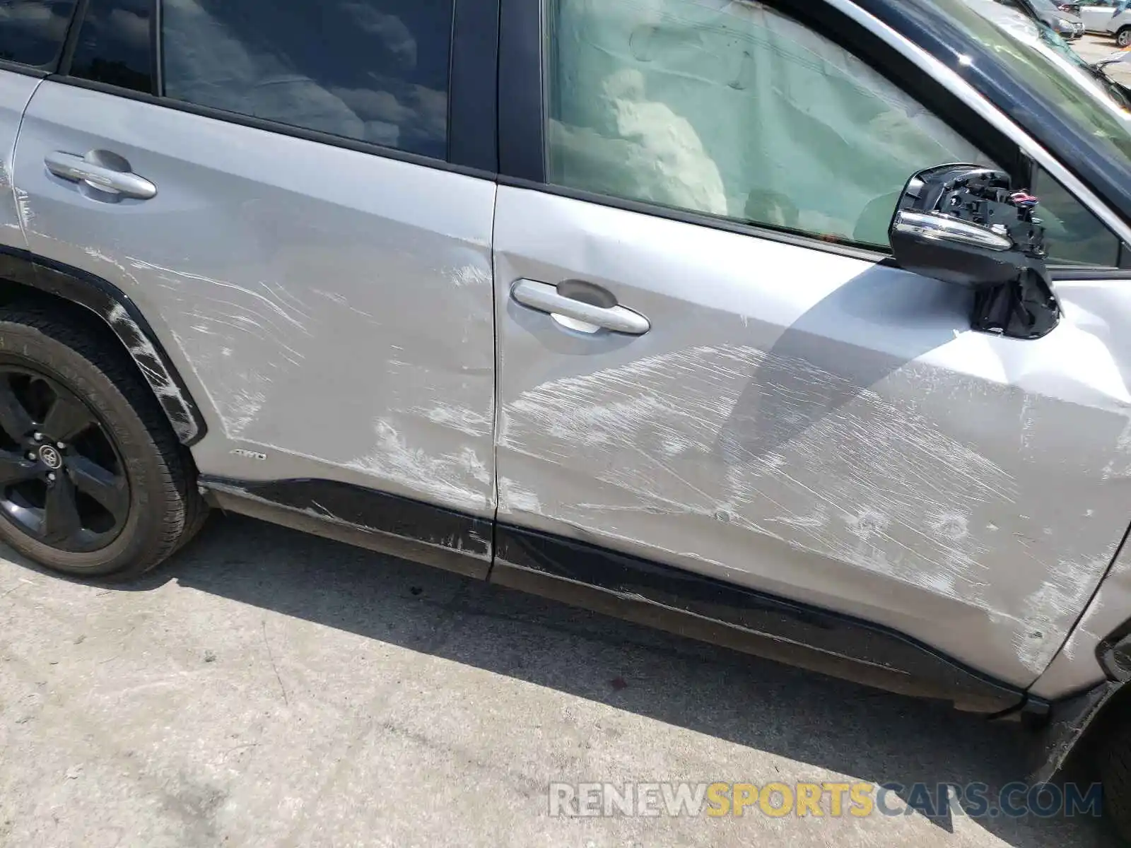 9 Photograph of a damaged car JTMEWRFV1KD514009 TOYOTA RAV4 2019