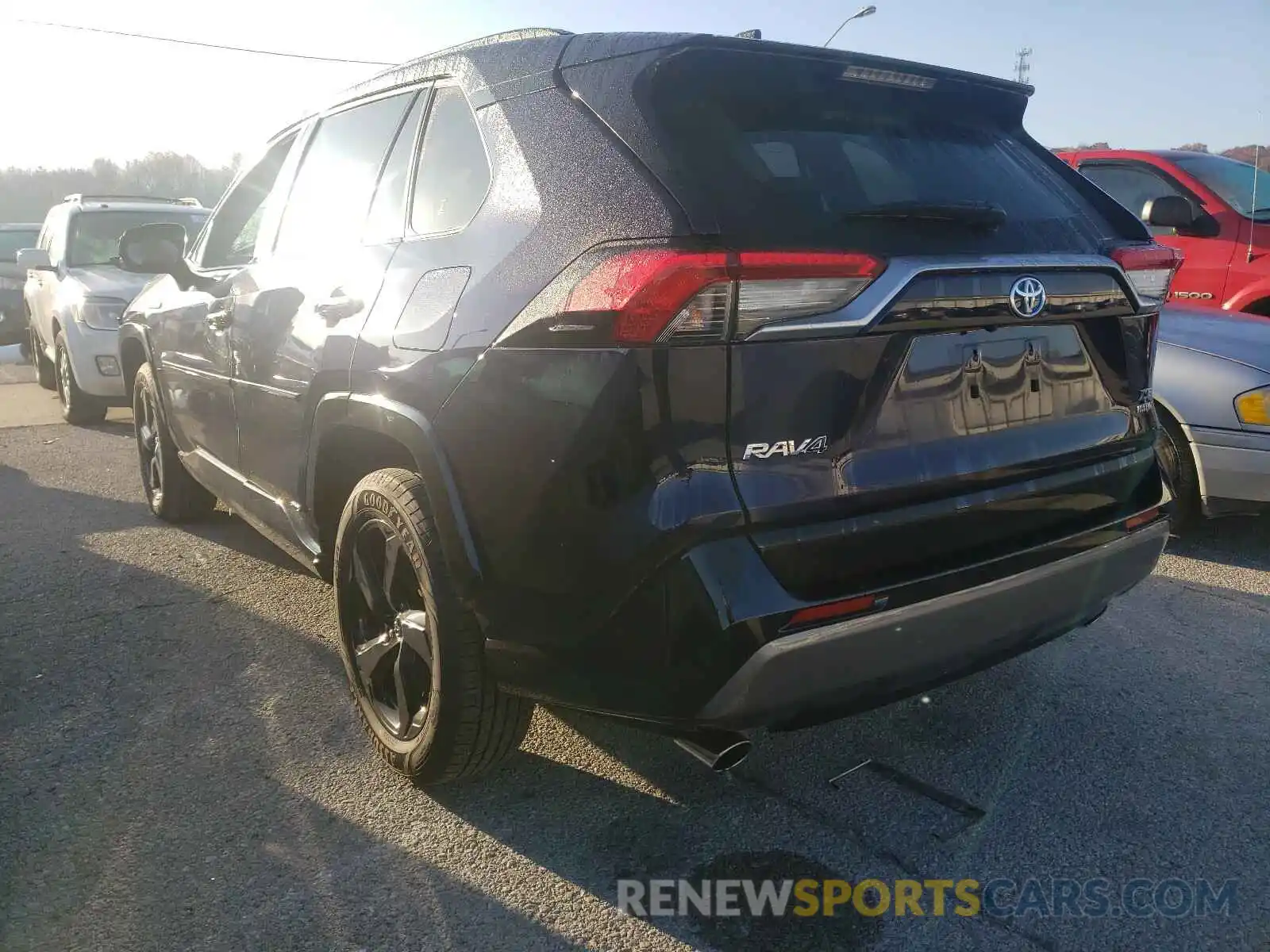 3 Photograph of a damaged car JTMEWRFV1KJ004180 TOYOTA RAV4 2019