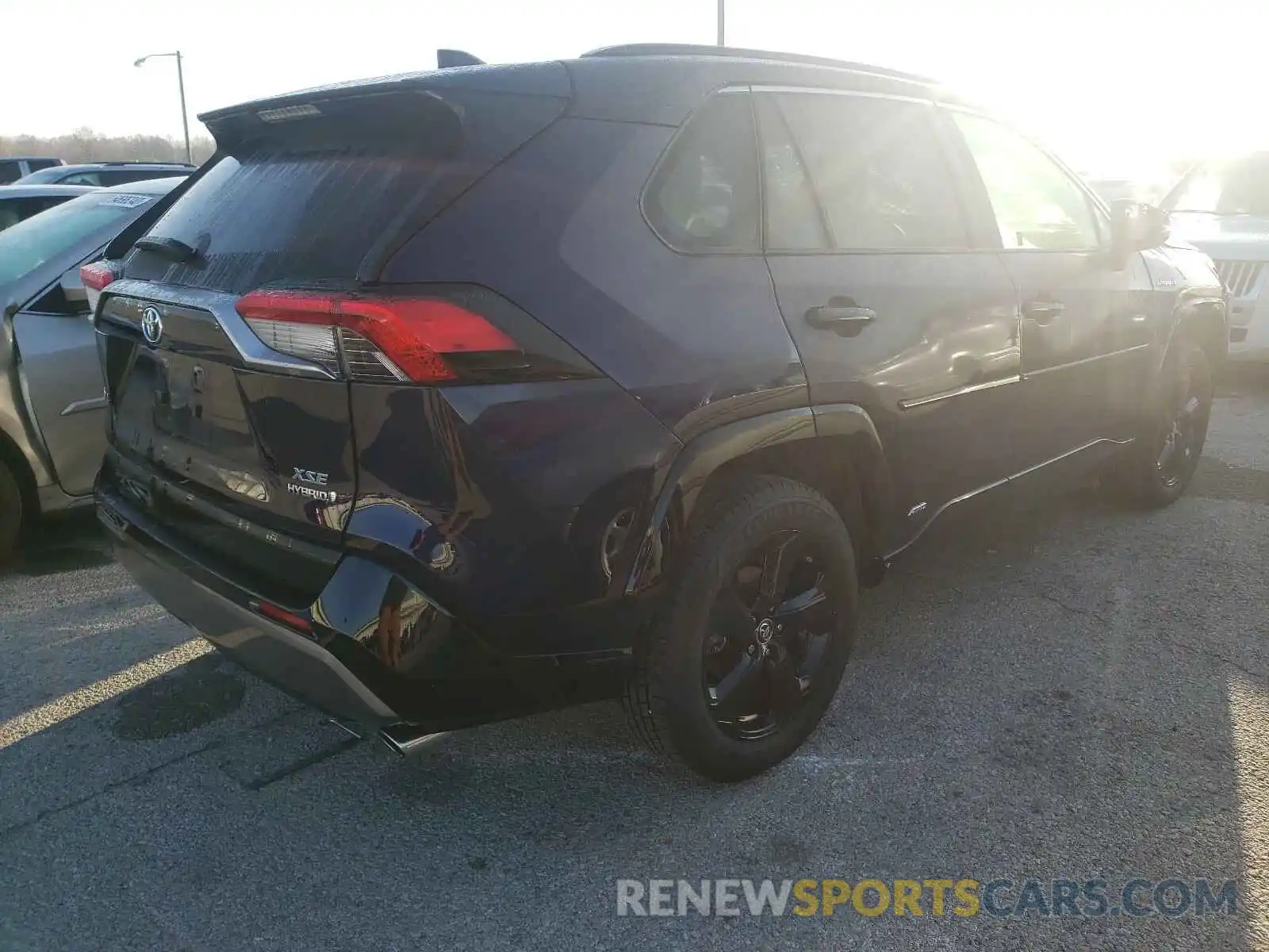 4 Photograph of a damaged car JTMEWRFV1KJ004180 TOYOTA RAV4 2019