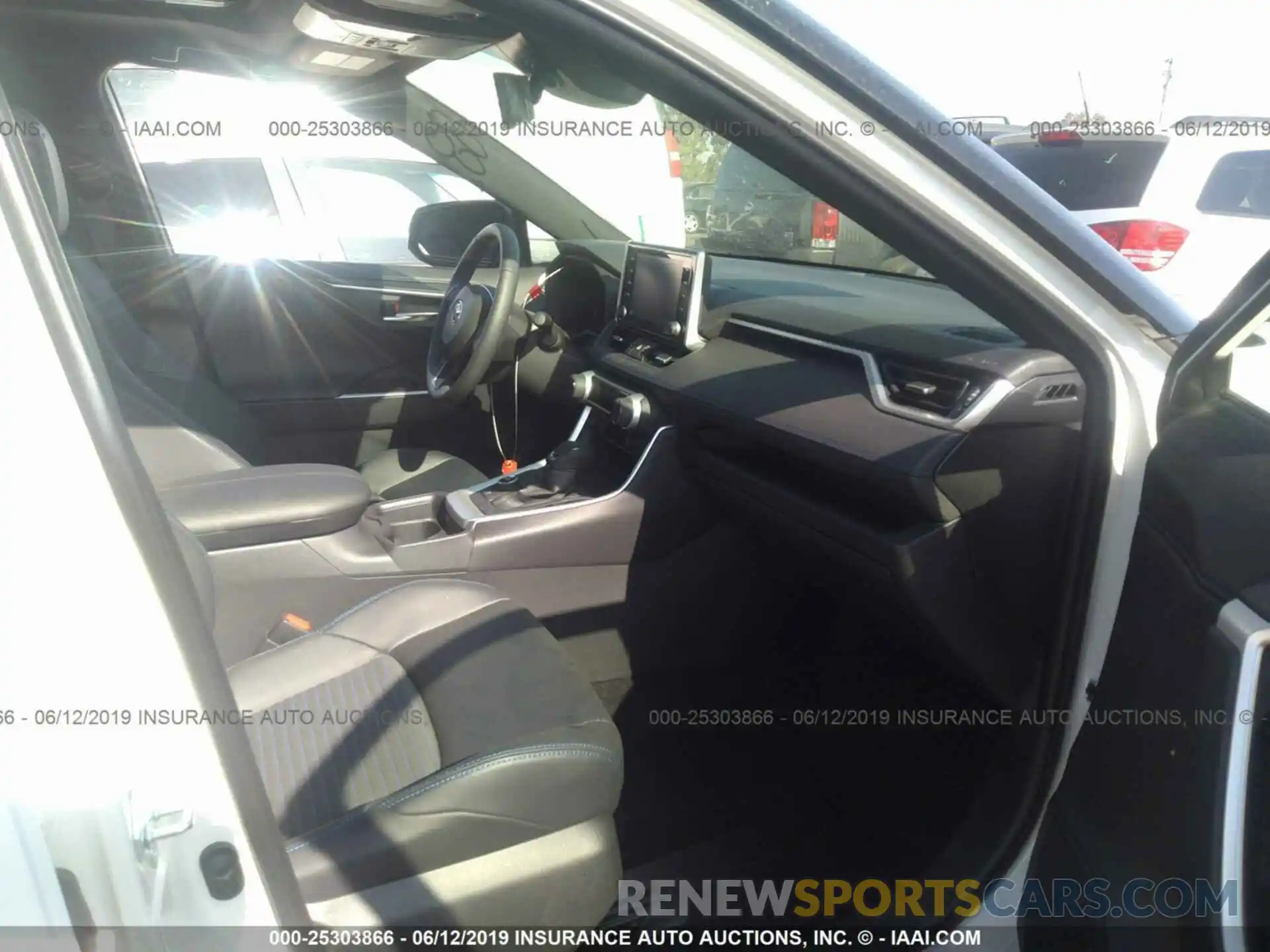 5 Photograph of a damaged car JTMEWRFV1KJ005426 TOYOTA RAV4 2019