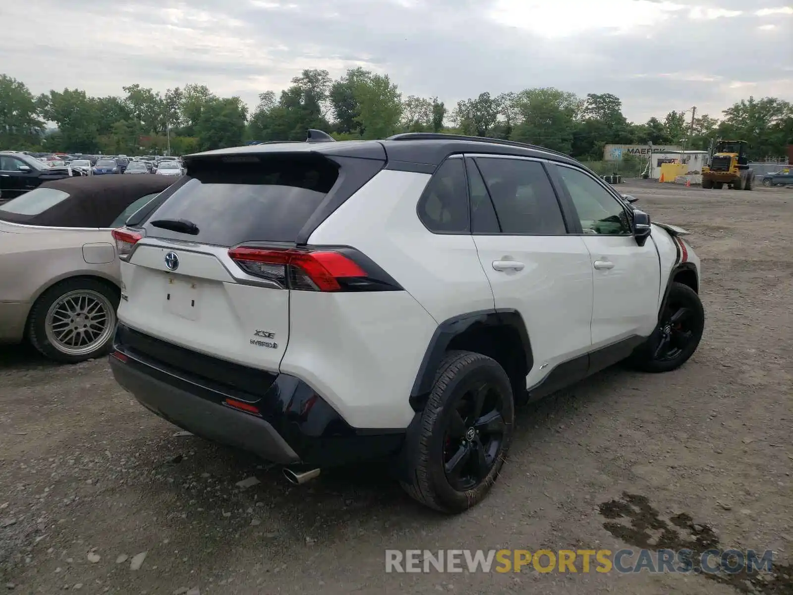 4 Photograph of a damaged car JTMEWRFV1KJ011999 TOYOTA RAV4 2019