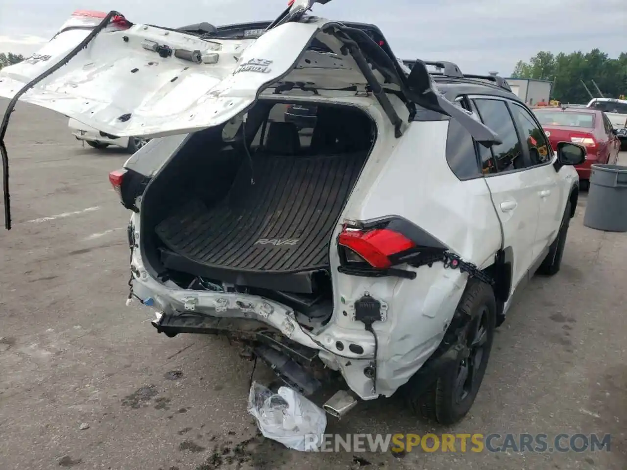 4 Photograph of a damaged car JTMEWRFV1KJ012702 TOYOTA RAV4 2019