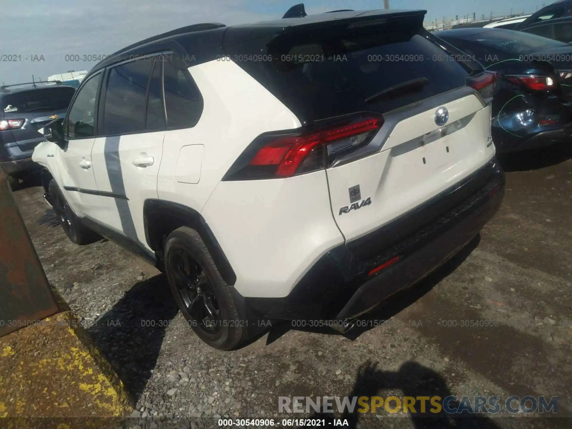 3 Photograph of a damaged car JTMEWRFV1KJ017690 TOYOTA RAV4 2019