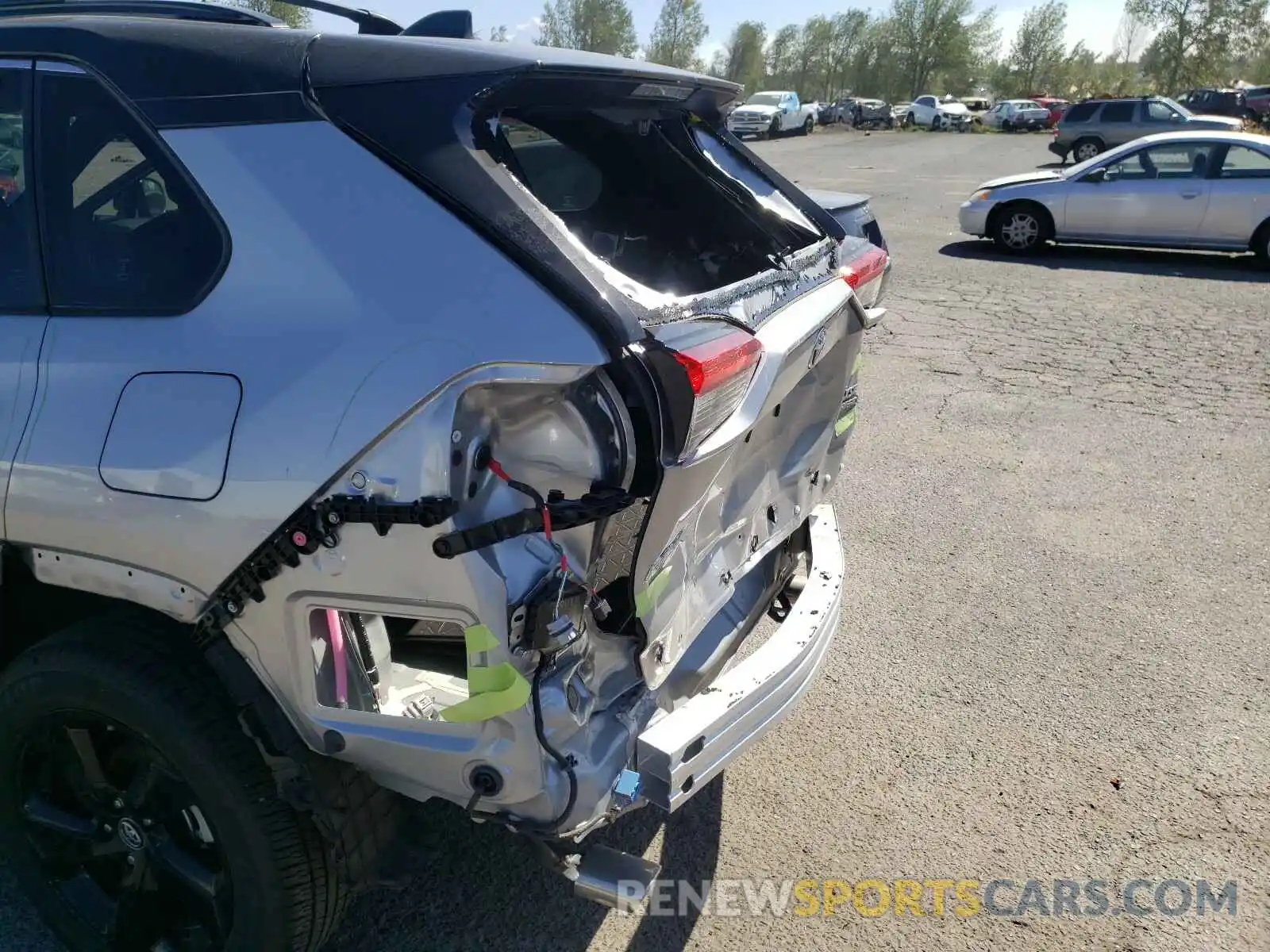 9 Photograph of a damaged car JTMEWRFV1KJ023215 TOYOTA RAV4 2019